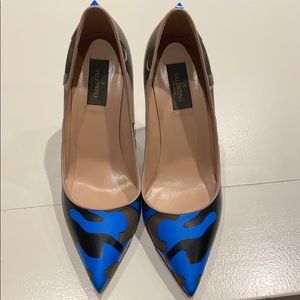 Valentino camouflage blue pump